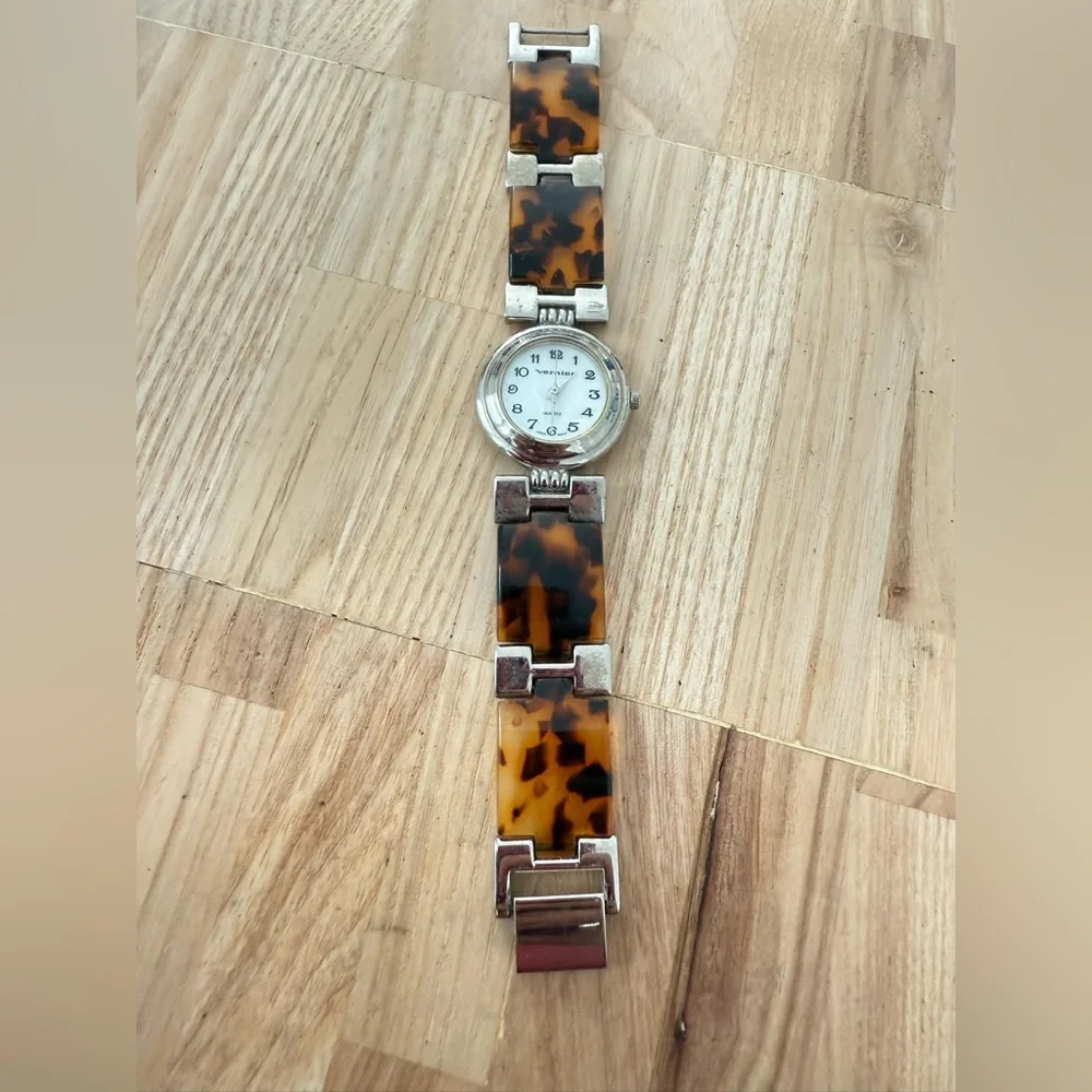 Vernier ladies silver tone acrylic watch NEW BATTERY